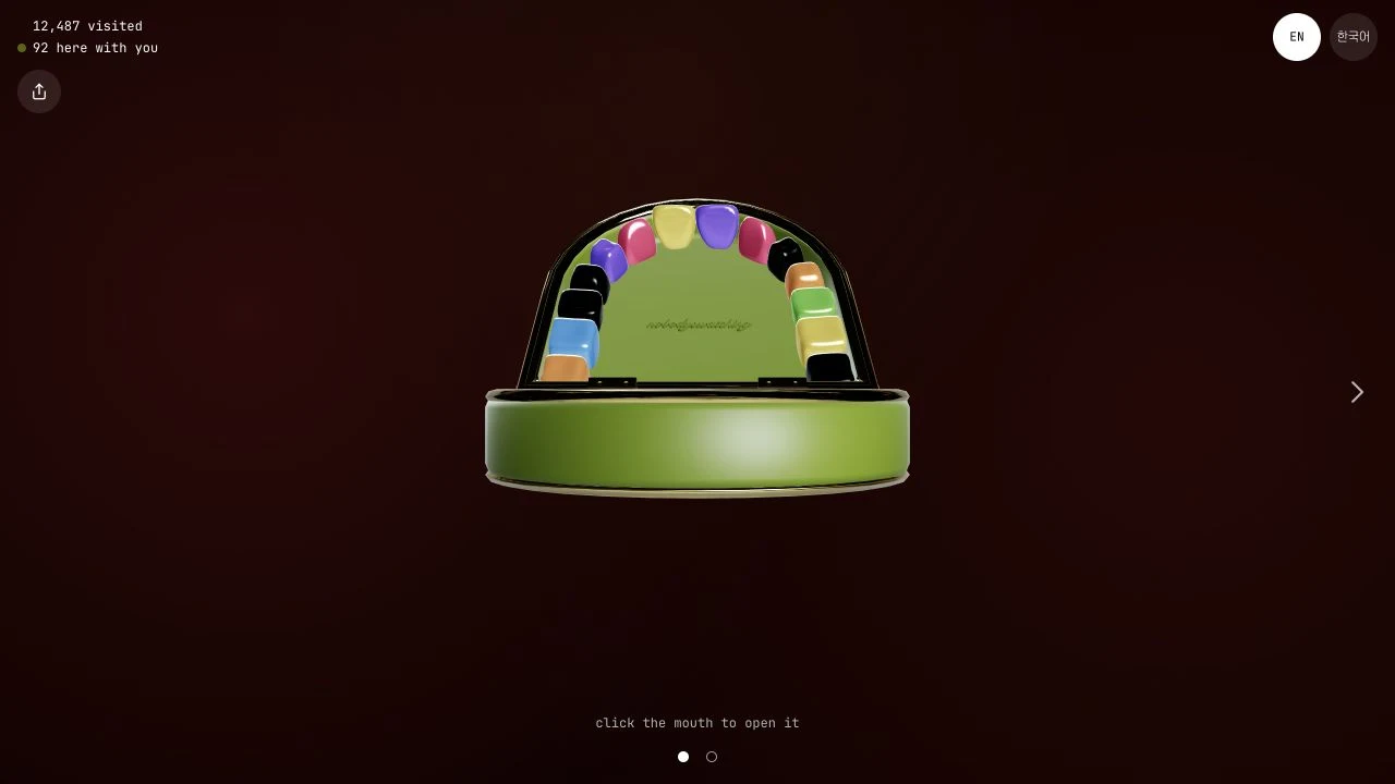 Open green tooth case with colored teeth in the nobodyswatching app